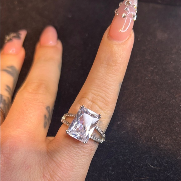 Elegant Silver Ring with Clear purple Stone SIZE 10